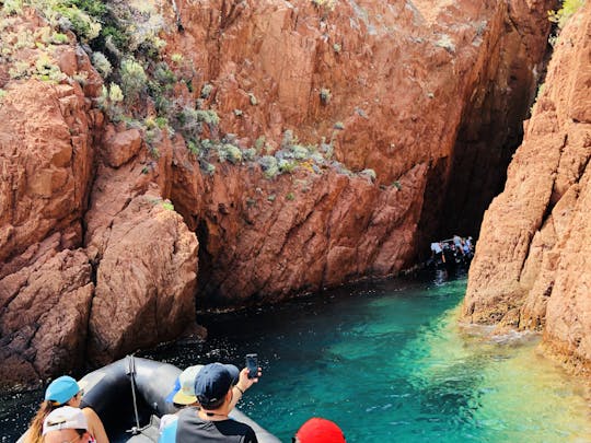 Boat & snorkeling trip to the Esterel Calanques from Cannes