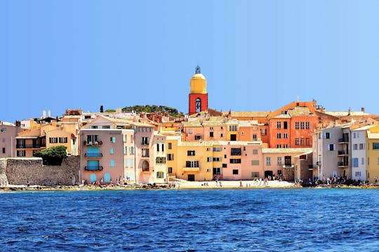 Viaje en barco y esnórquel a St Tropez a través de Esterel Calanques desde Cannes