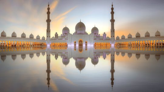 Tour privado pela cidade de Abu Dhabi com almoço em Ras Al Khaimah