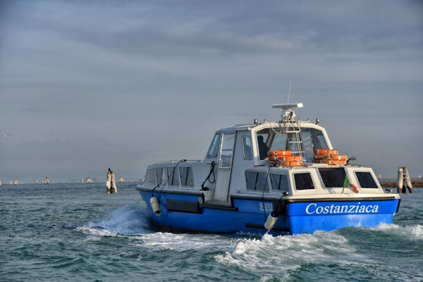 Direkte Verbindung von Venedig zum Lido-Strand mit dem Boot
