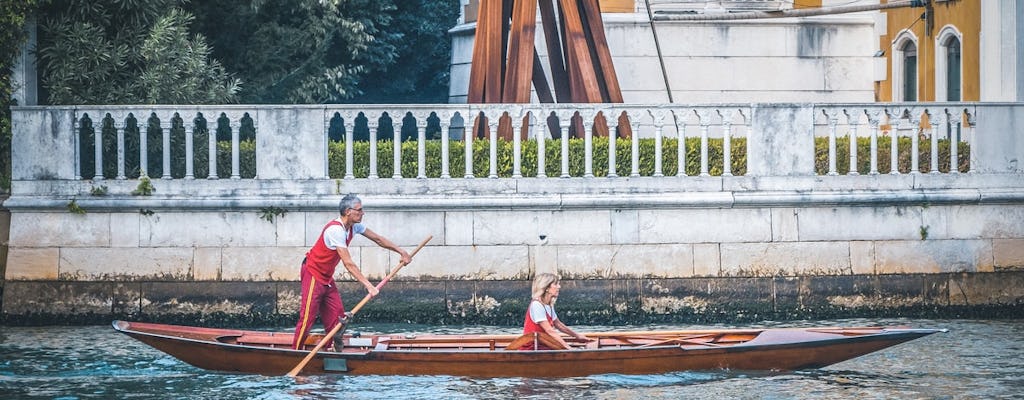 Expérience d'aviron sur les canaux de Venise