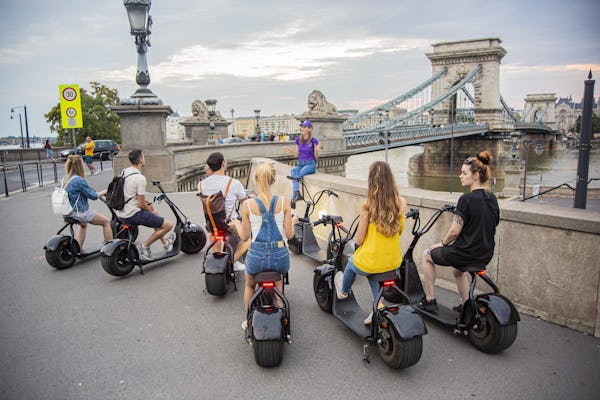 Geführte E-Scooter-Tour im Burgpalast in Budapest