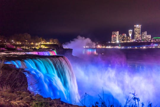 Tour delle cascate del Niagara con illuminazione notturna e fuochi d'artificio dagli Stati Uniti