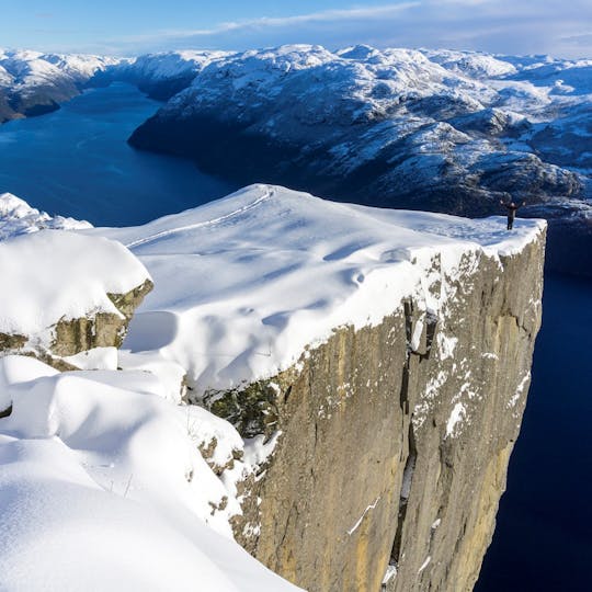 Jednodniowa wycieczka do Lysefjorden i Pulpit Rock z przewodnikiem zimą