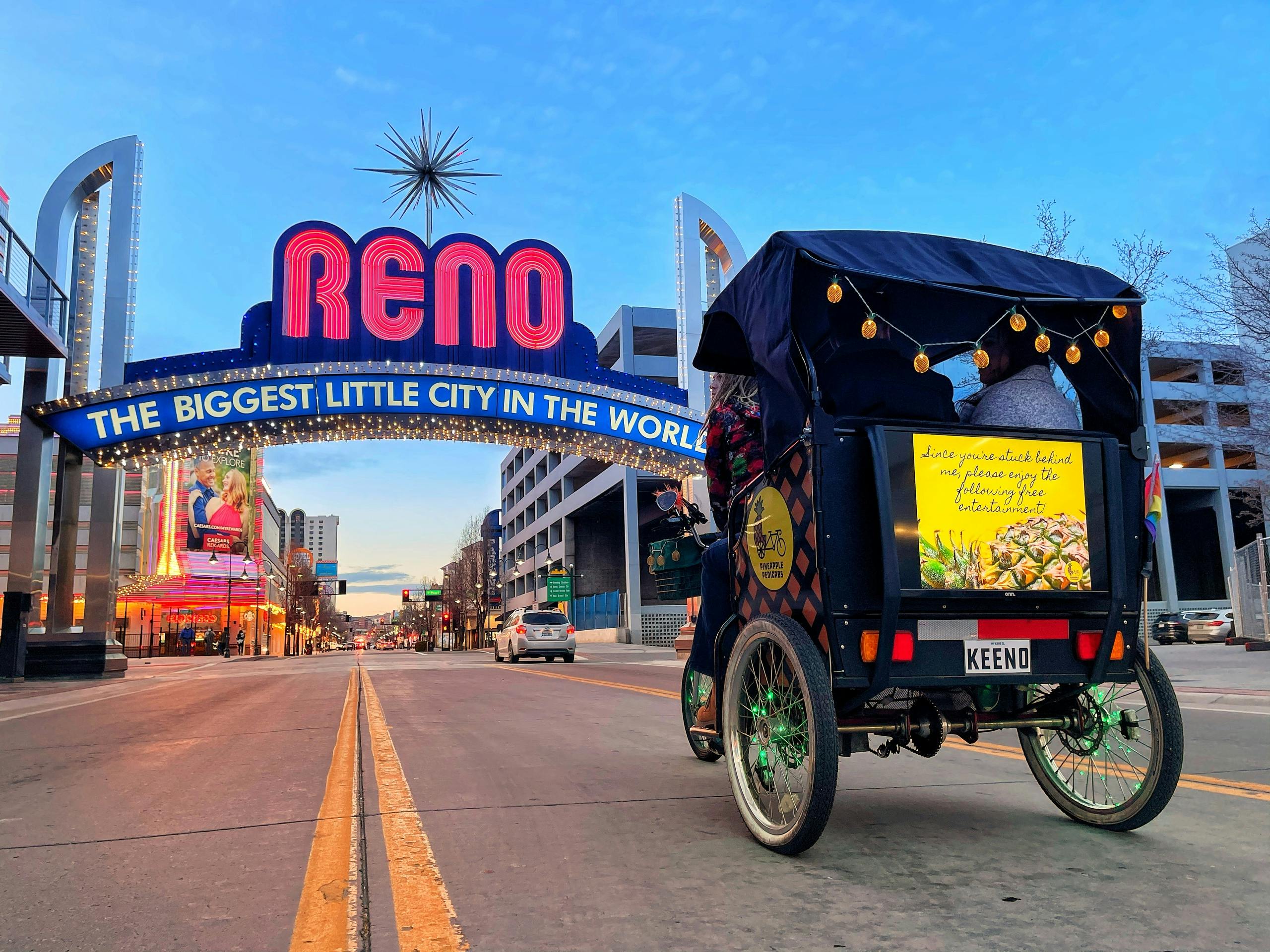 Passeio de pedicab mural no centro de Reno