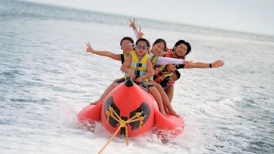 Parasailing y banana boat o parque acuático ilimitado en Paradise 101