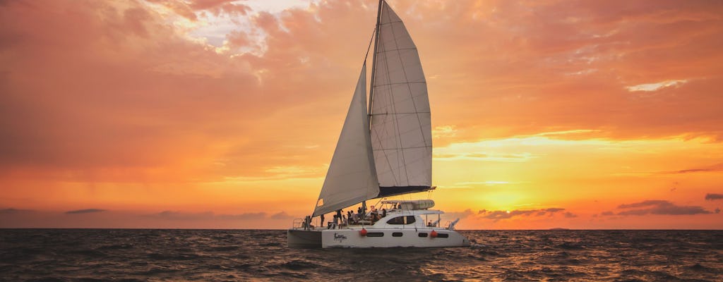 Excursion en voilier de luxe au coucher du soleil au départ de Cancun et de la Riviera Maya