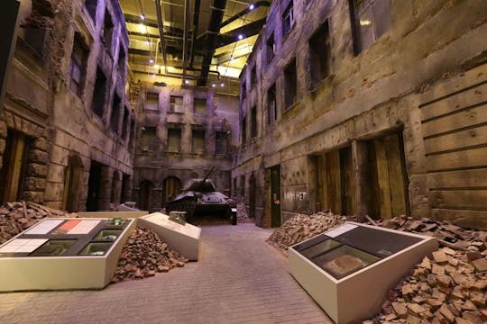 Tour privado de la Segunda Guerra Mundial en Gdansk con entrada al Museo de la Segunda Guerra Mundial