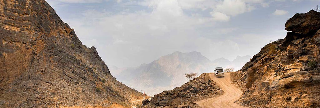 Jazda terenowa Wadi Shab, miękki trekking i wrażenia z pływania