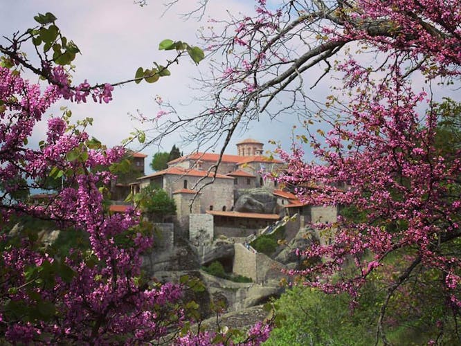 Small-group hiking tour of Meteora