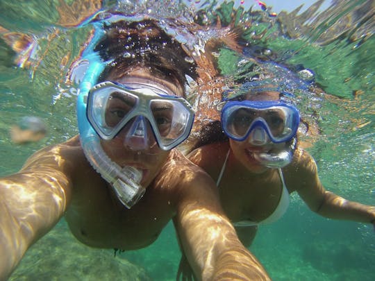 Senderismo y snorkel en una isla de Marsella