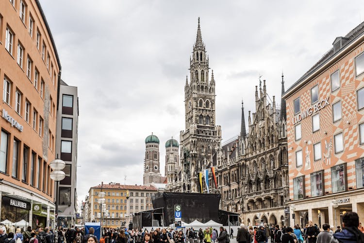 Munich kickstart private walking tour - 100% personalized
