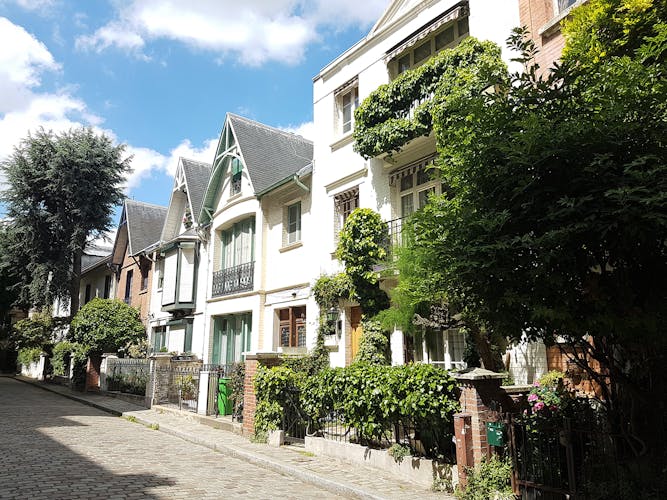 Private walking tour of the old Montmartre
