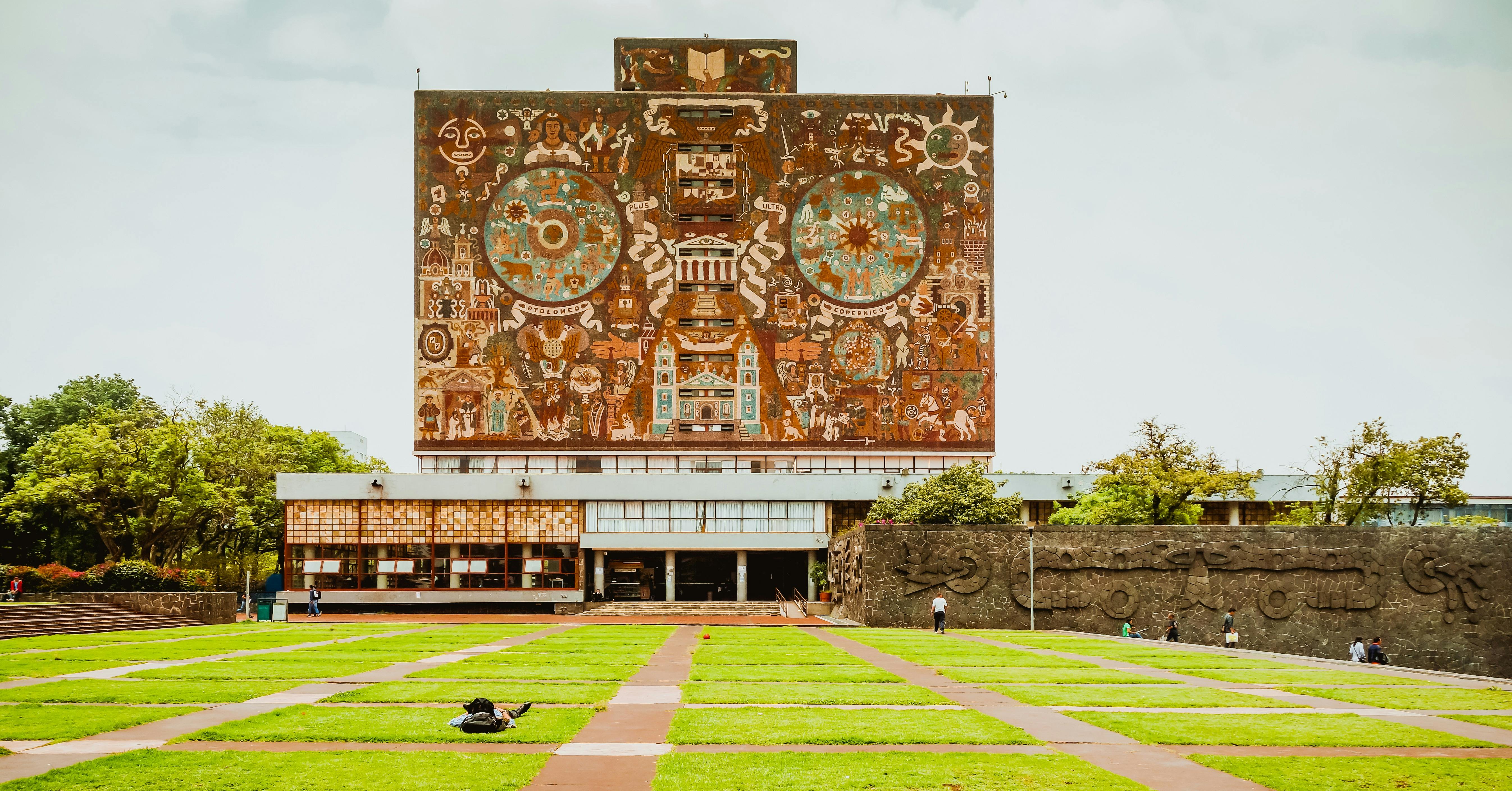 Gemeinsame Tour zu den Wandgemälden von Xochimilco, Coyoacán und UNAM