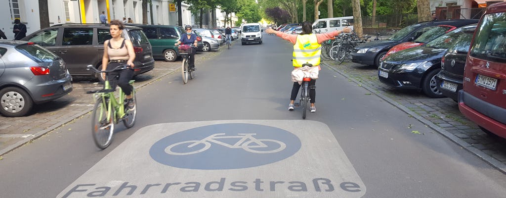 Zrównoważony Berlin przyszłej wycieczki rowerowej