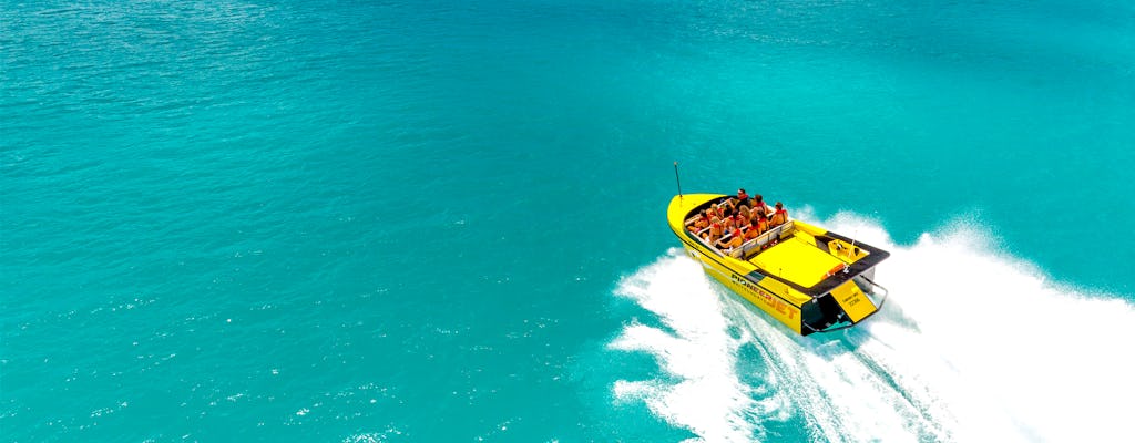 Combinazione di motoscafo e banana boat