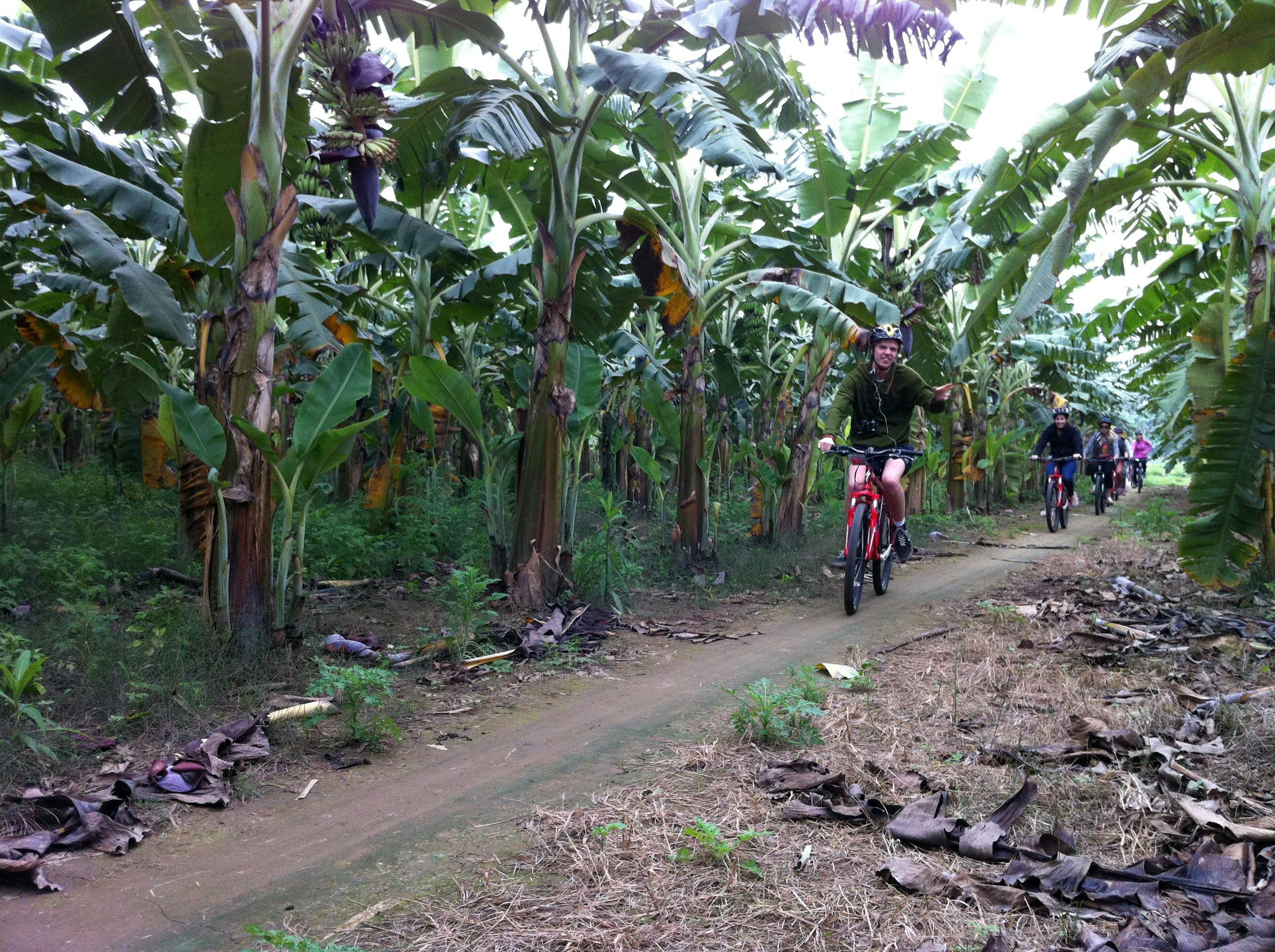 Hanoi’s outskirts guided bike tour