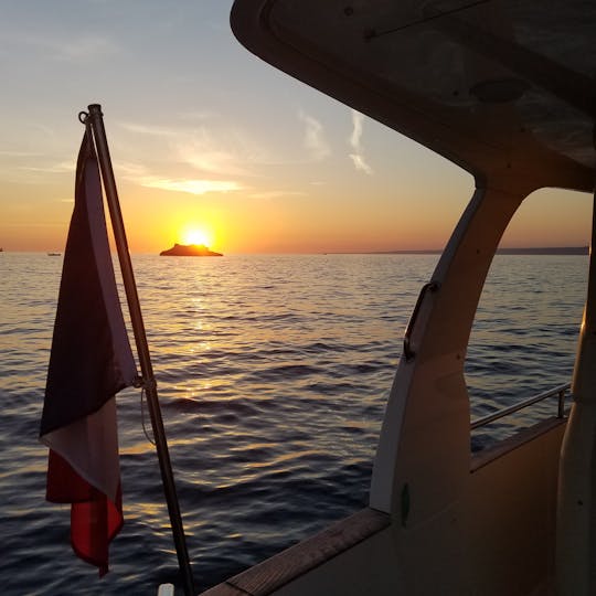 Milieuvriendelijke cruise bij zonsondergang van Marseille naar de Frioul-eilanden