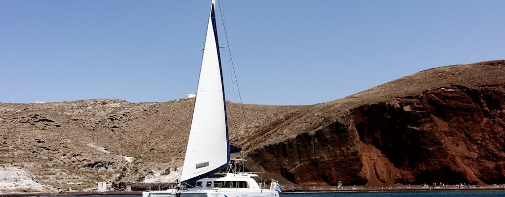Crucero semiprivado al atardecer en Santorini