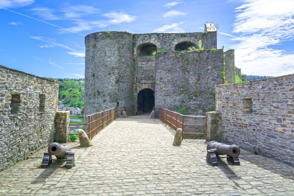 Château de Bouillon — Wikipédia