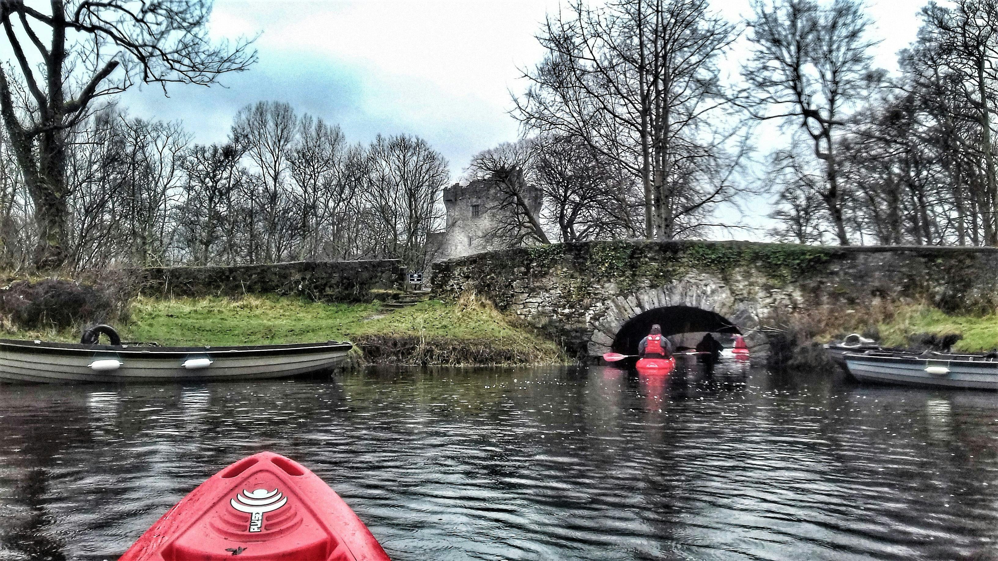 Experiencia de kayak en los lagos de Killarney desde el castillo de Ross