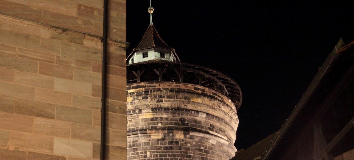 Excursão guiada pela cidade velha de Nuremberg à luz da noite