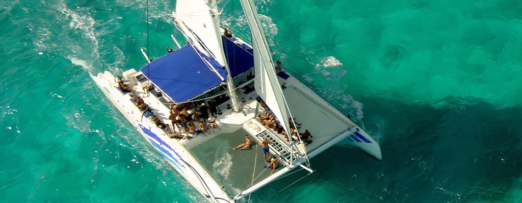 Relaxe em um cruzeiro de catamarã em Cambrils