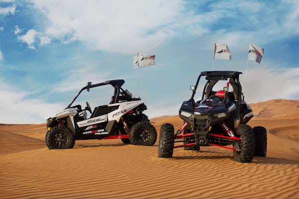 Experiencia de medio día en buggy por las dunas en Dubái
