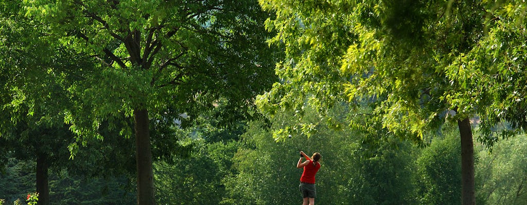 Green fee ilimitado de dia inteiro no Golf Club Bergamo 'L'Albenza' em minivan particular de Milão