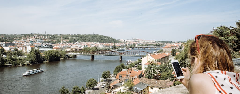 Desfrute de uma excursão personalizada de meio dia em Praga com um morador