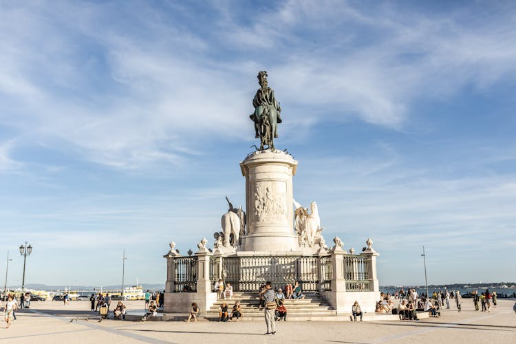 Enjoy a personalized half-day tour in Lisbon with a local