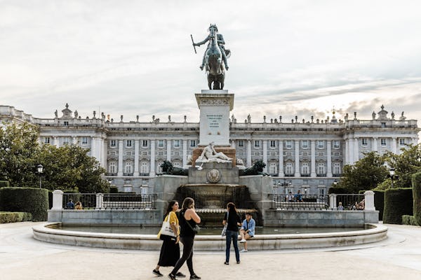 Enjoy a personalized half-day tour in Madrid with a local