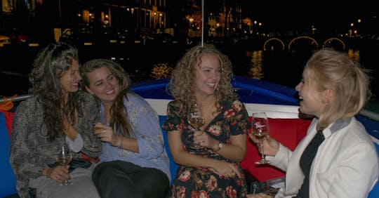 Cruzeiro noturno pelos canais de Amsterdã com open bar