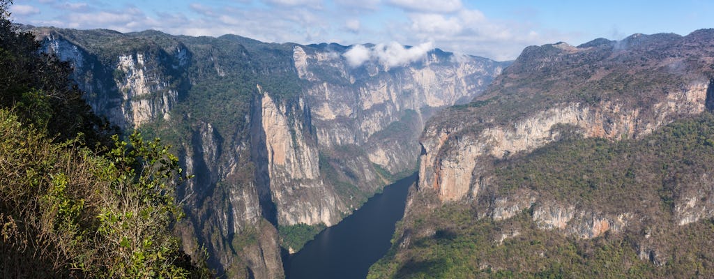 Wycieczka z przewodnikiem po kanionie Sumidero z lotniska lub hotelu Tuxtla Gutiérrez