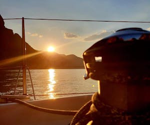 Experiencia de navegación al atardecer en el lago de Como