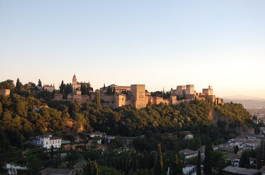 Ingressos para a Alhambra e Generalife com tour premium em um pequeno grupo