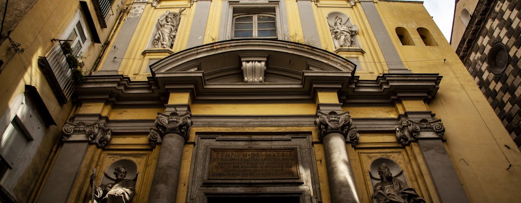 Tour dell'arte della seta medievale nella Chiesa dei Santi Filippo e Giacomo