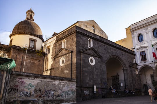 Visite privée de l'église Sant'Anna dei Lombardi et du marché de Pignasecca
