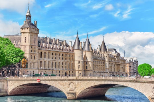 Combo tickets for Eiffel Tower, Sainte Chapelle, Conciergerie and Seine river cruise