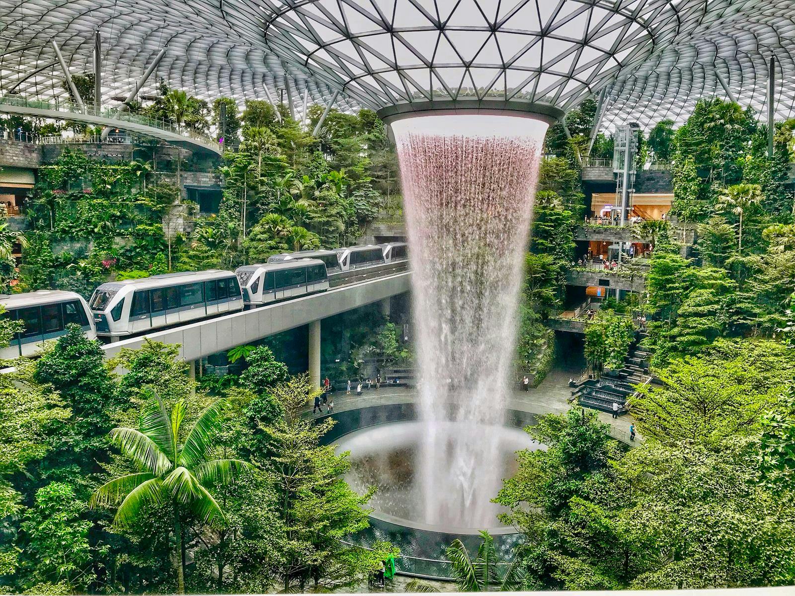 Changi Jewel evidenzia il tour a piedi con il biglietto per Canopy Park