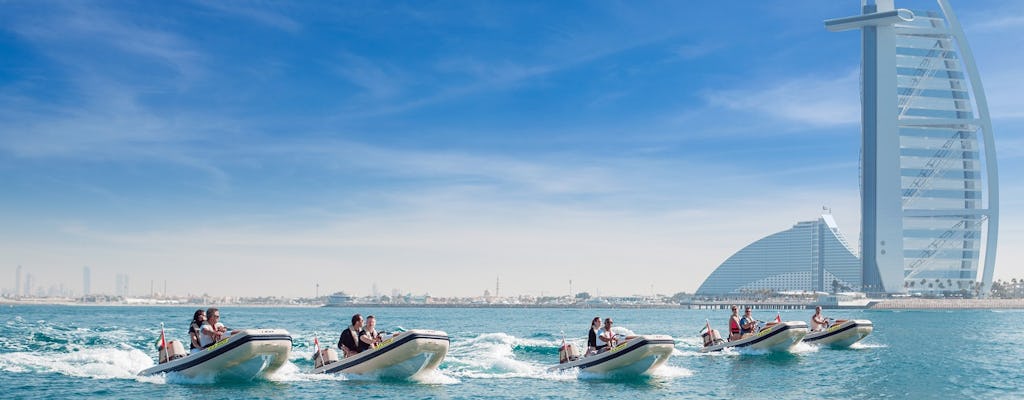 Passeio de barco autônomo em Dubai