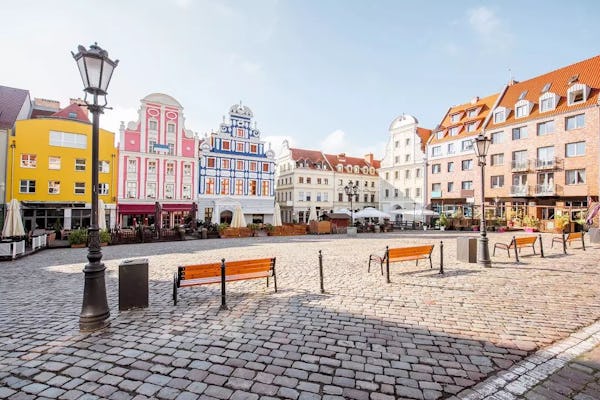 O centro histórico de Szczecin destaca um passeio a pé particular