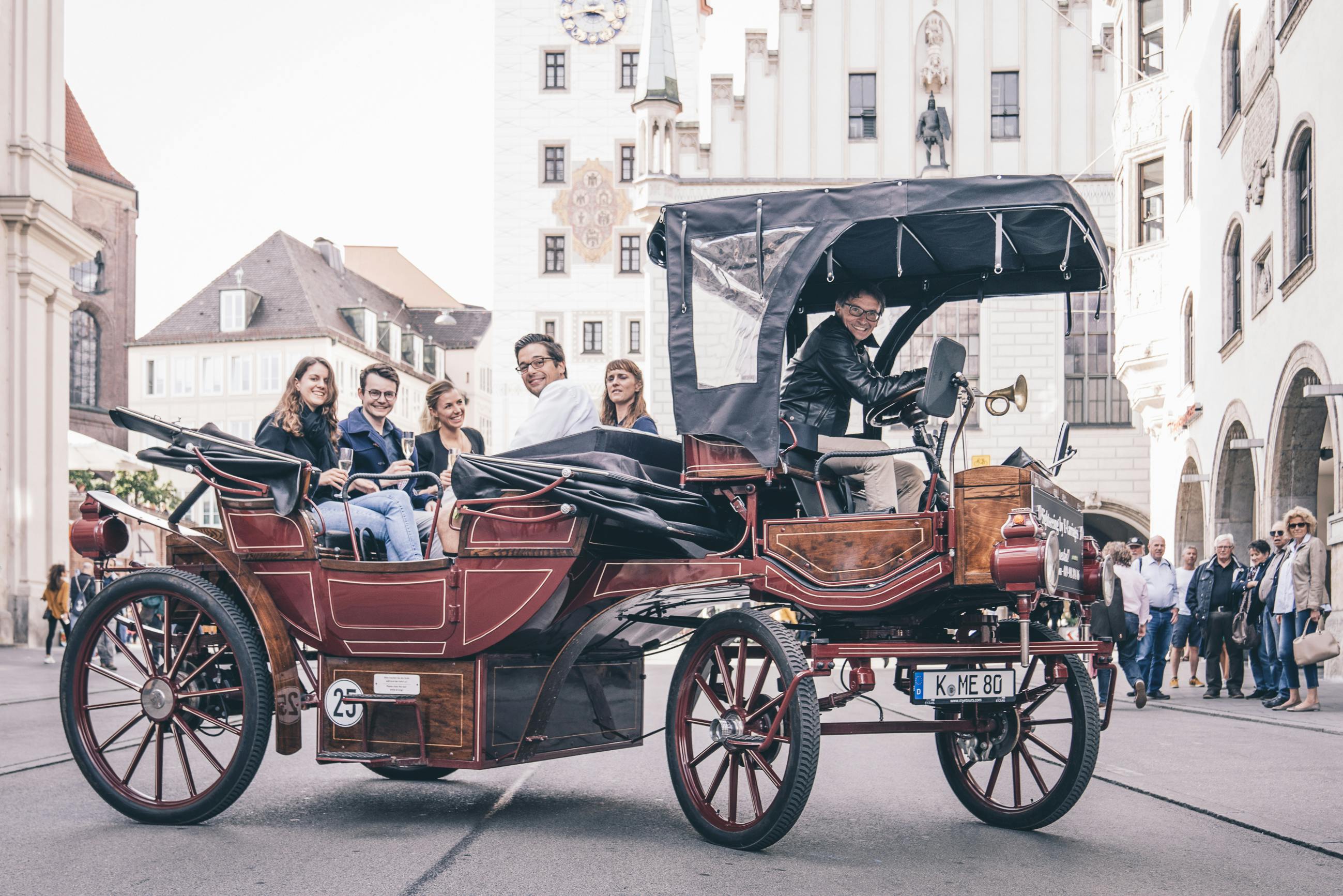 Munich 2-hour electric carriage sightseeing tour