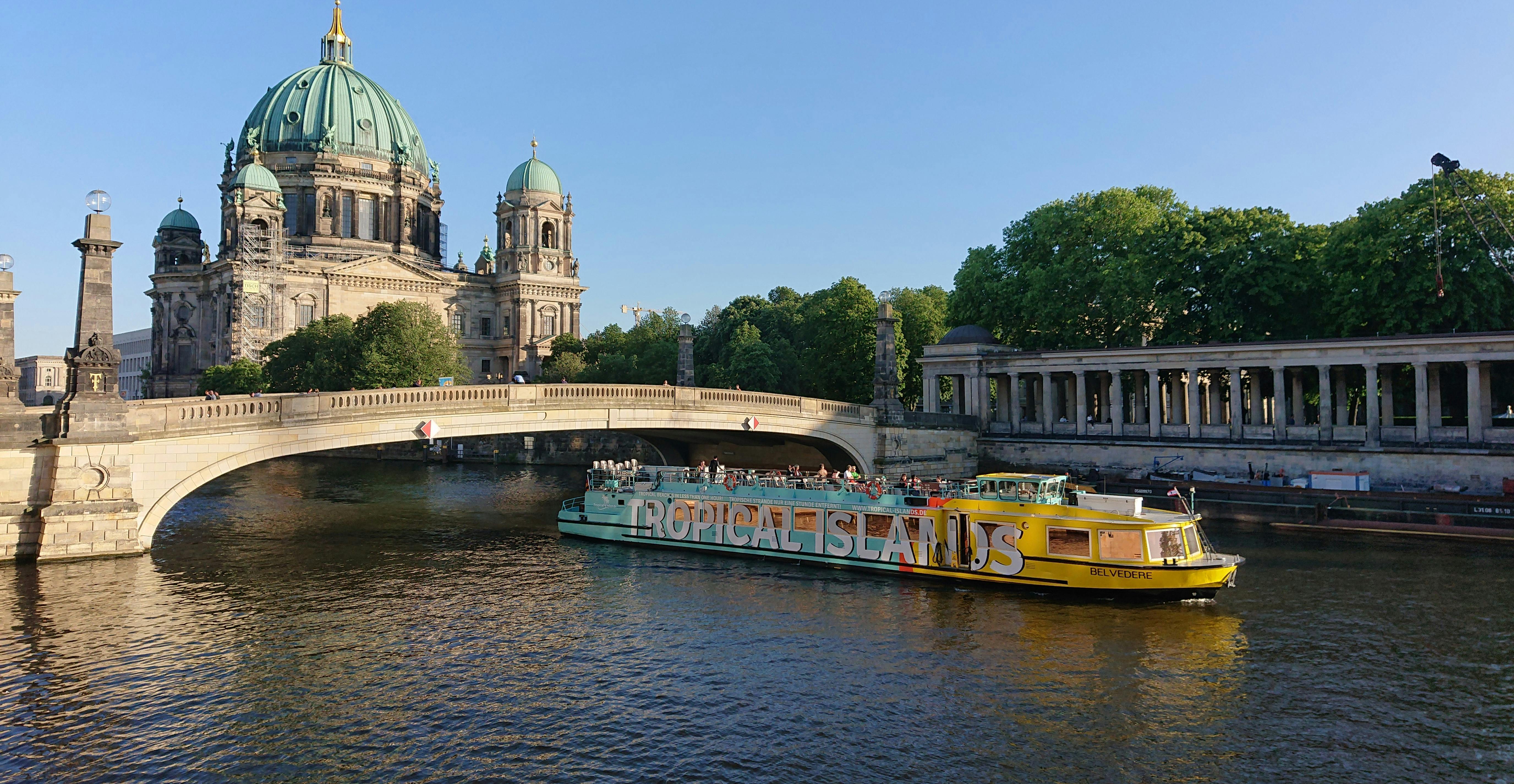 East-Side-Tour on the river Spree through East Berlin Musement