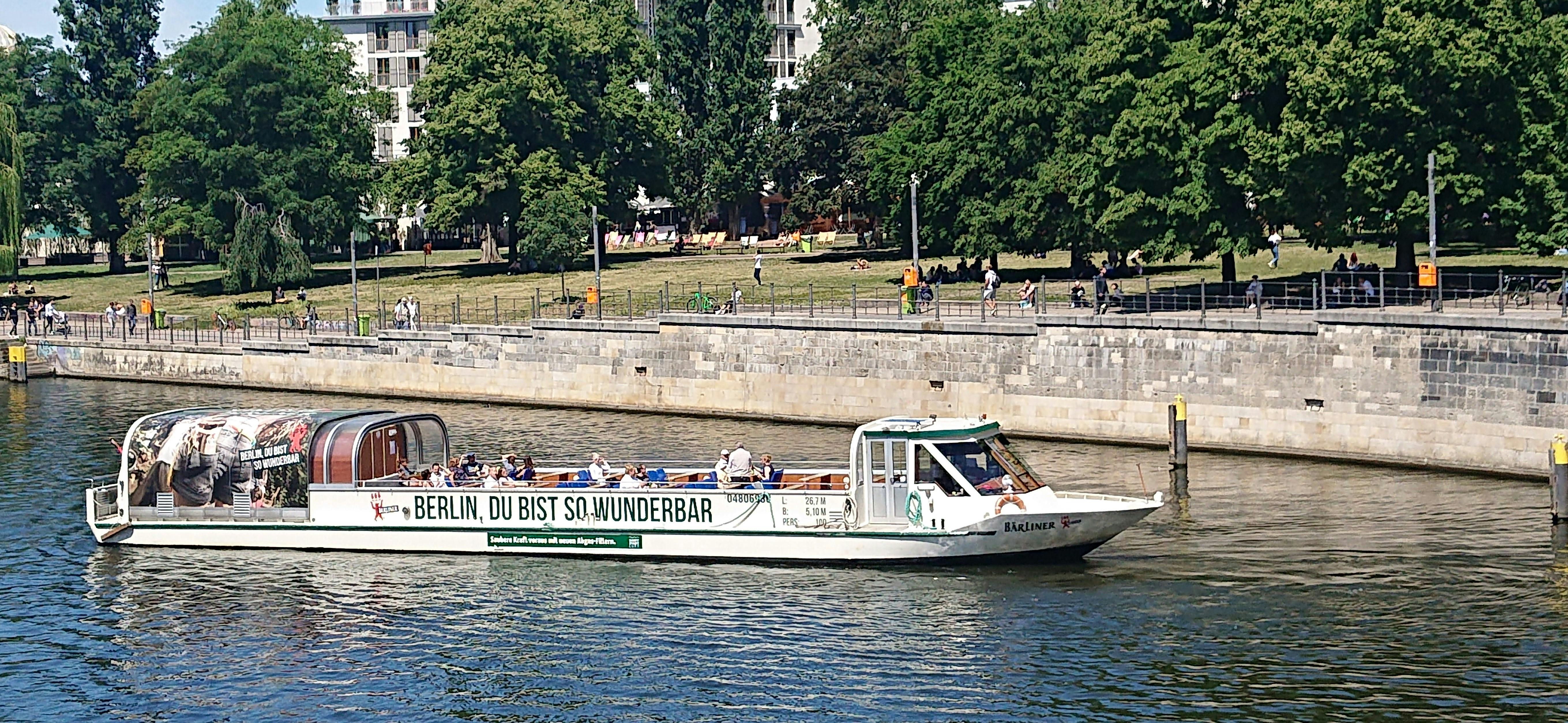 Spree-floden på bådtur gennem centrum af Berlin