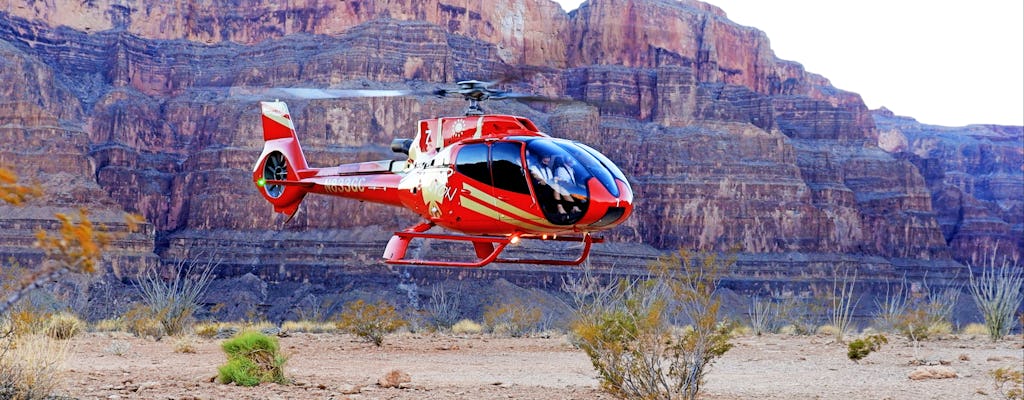 Helicóptero y barco por el borde oeste