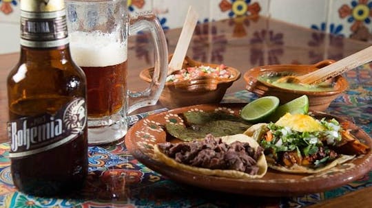 Visite coupe-file de tacos à Cancun et dégustation de bière locale