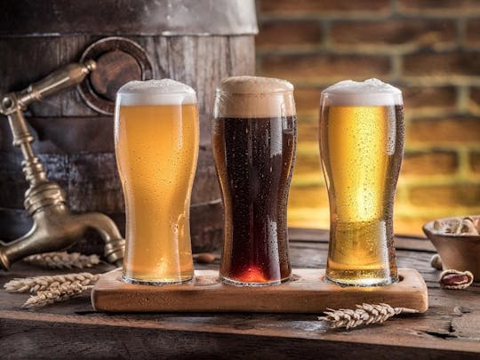 Tour de degustação de cerveja e comida premium em Cracóvia
