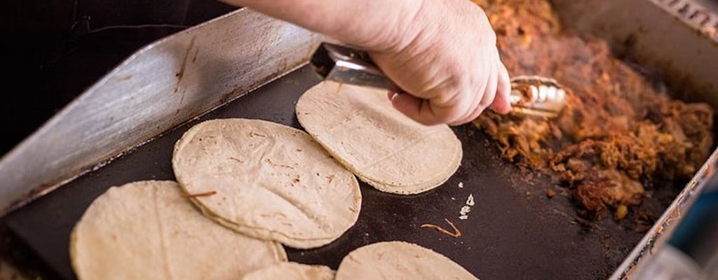 Passeio sem filas de comida de rua em Cancún e mercados locais com transporte