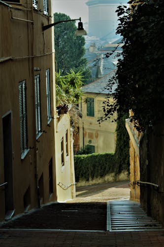 Panoramic tour across the Creuze